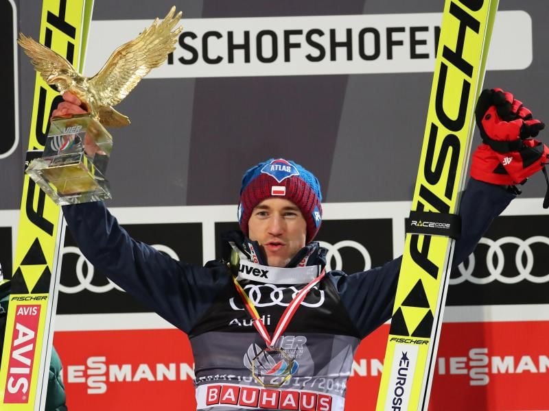 Hat seinen dritten Tournee-Gesamtsieg nacheinander im Blick: Kamil Stoch. Foto: Daniel Karmann
