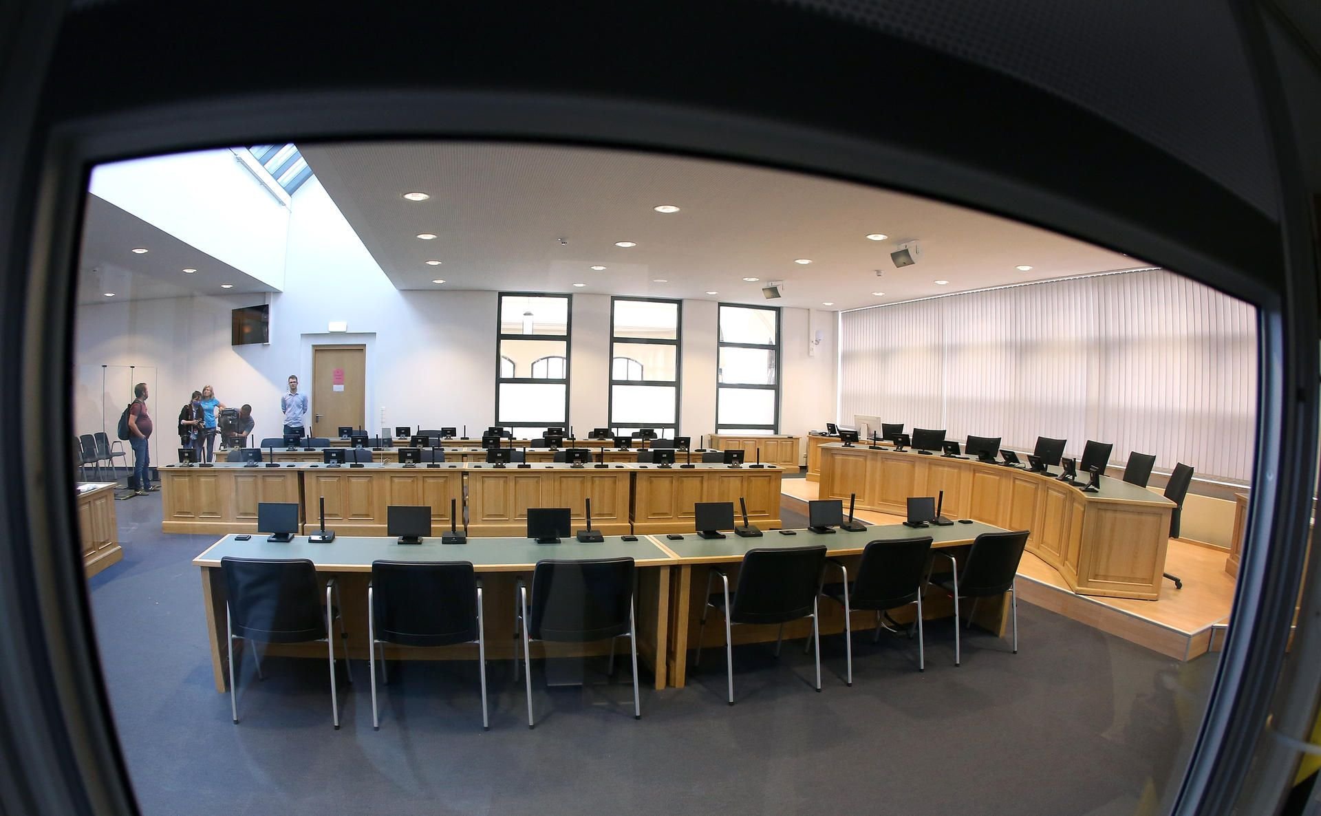 Blick in den Gerichtssaal in Magdeburg. Hier wird Stephan B. der Prozess gemacht.