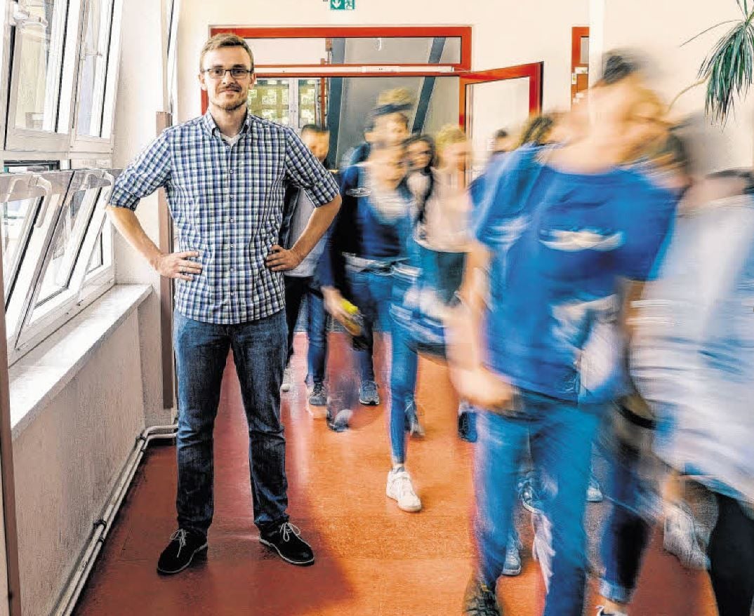 Referendare wie Holger Trauzettel müssen aufgrund des Lehrermangels viele Unterrichtsstunden eigenverantwortlich halten.