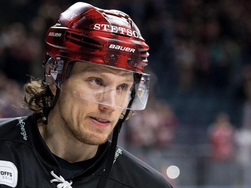 Christian Ehrhoff erwartet einiges vom deutschen Team bei der Eishockey-WM. Foto: Marius Becker