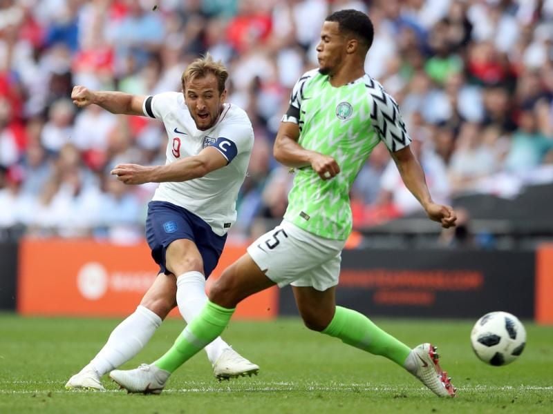 Englands Harry Kane (l) zieht ab und trifft zum 2:0 gegen Nigeria. Foto: Nick Potts