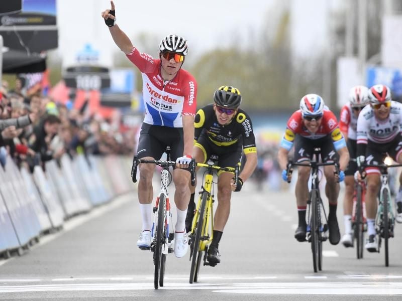 Der Niederländer Mathieu van der Poel (l) gewann Quer durch Flandern. Foto: Yorick Jansens/BELGA