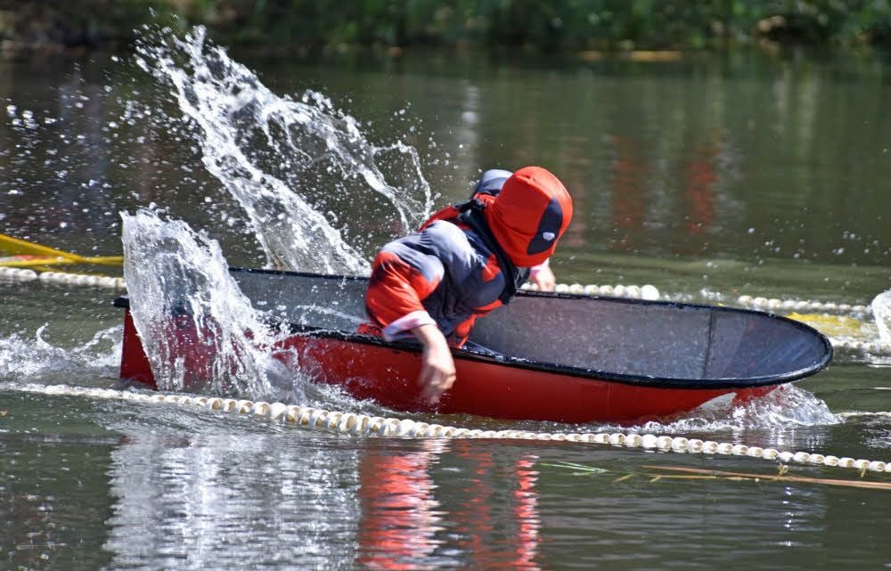 Neben der sportlichen Leistung war auch Kreativität gefragt: Selbst Spider-Man hat sich beim Schmerzer Teichfest ins Zeug gelegt.