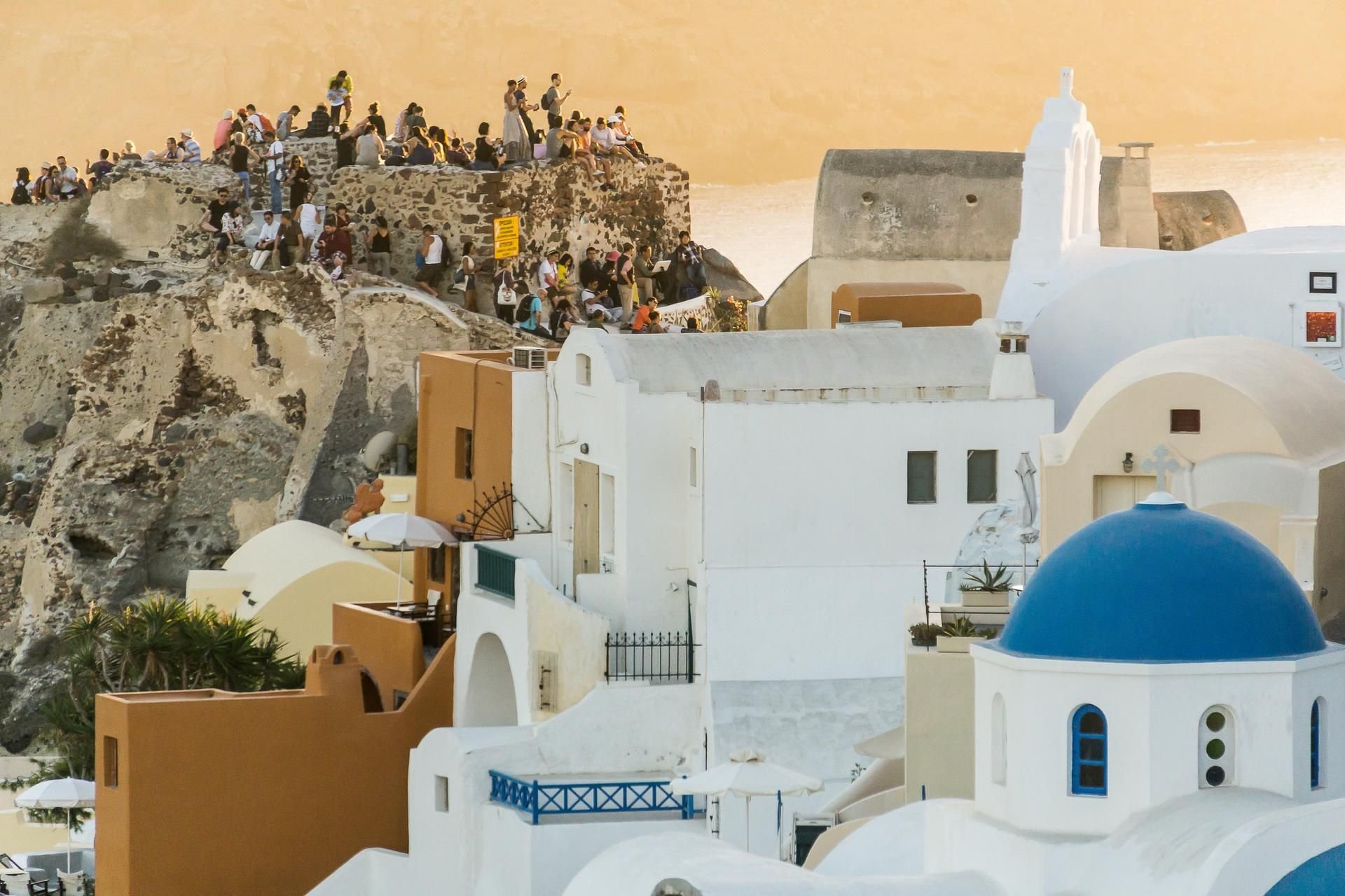 Gut gebucht: Ziele in Griechenland wie die blau-weiße Insel Santorin.