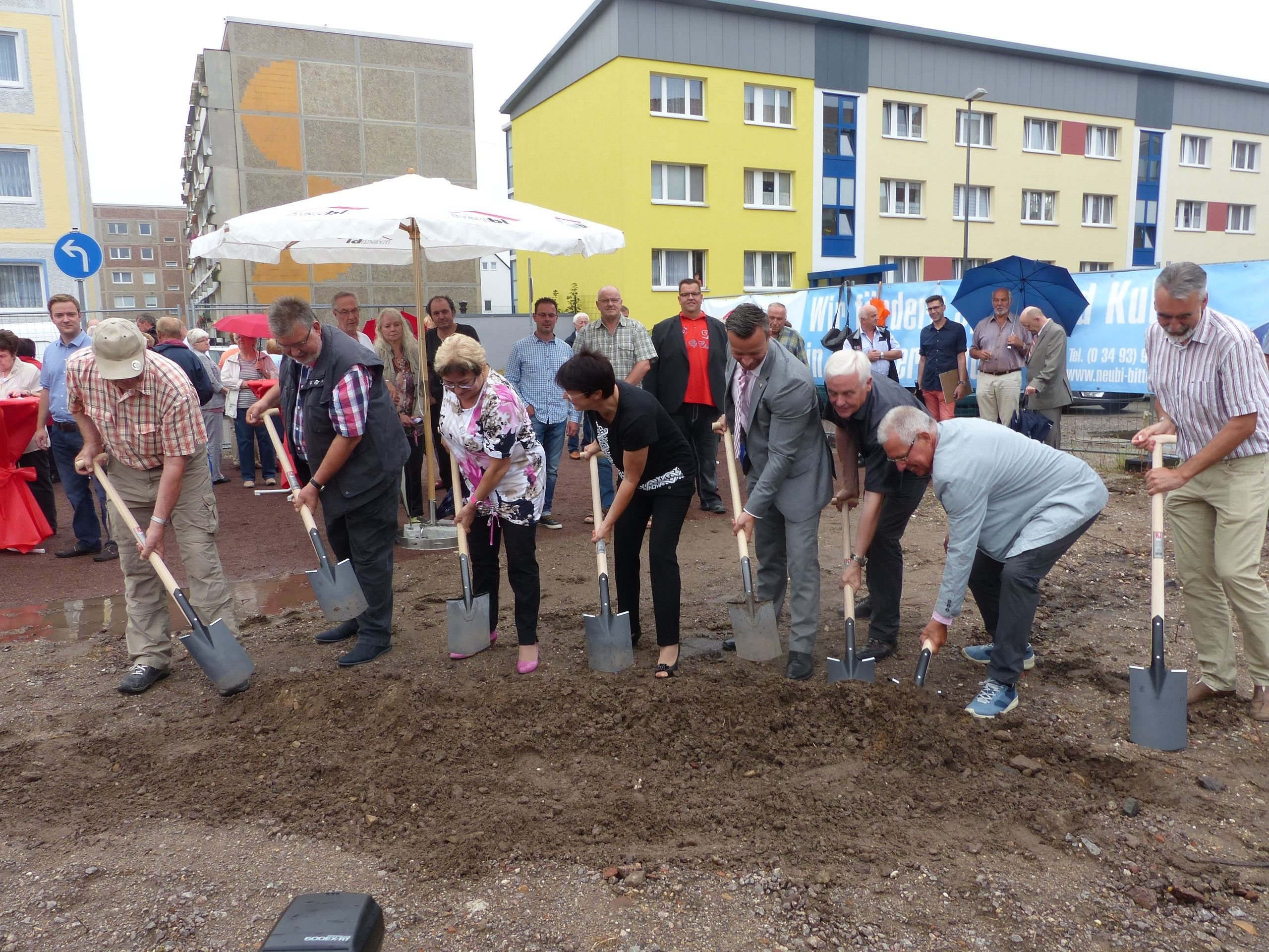 Spatenstich für 70 neue Wohnungen zwischen Töpferwall und Burgstraße.