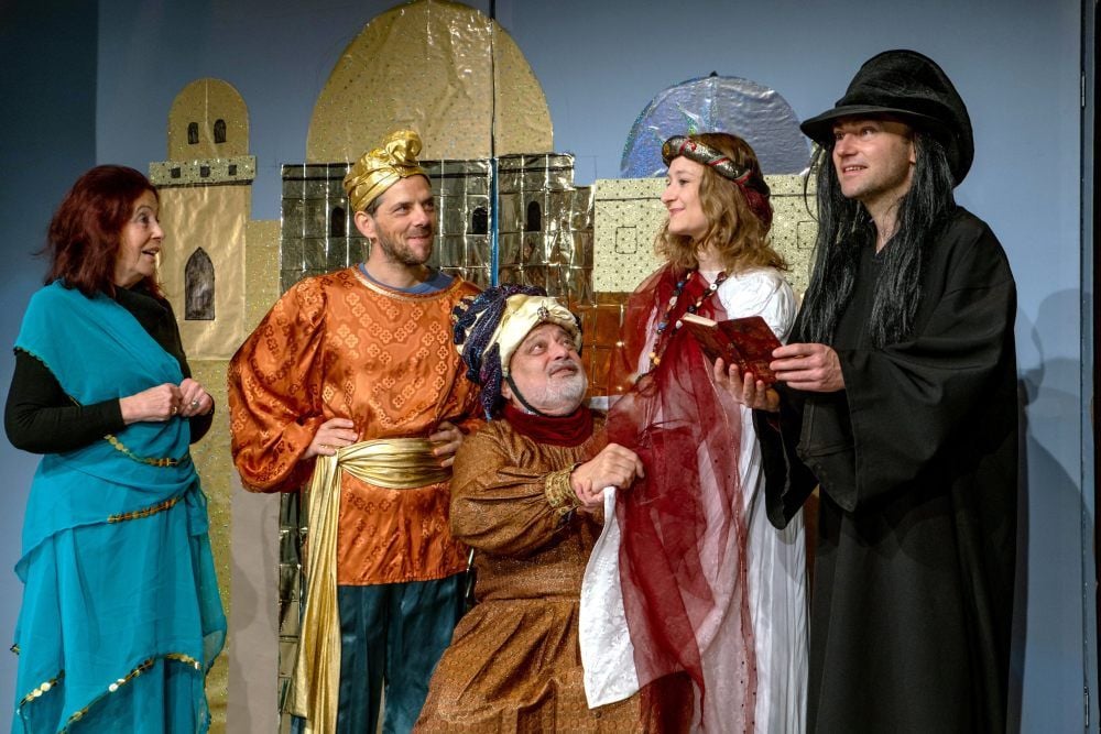 Die Schauspieler proben das diesjährige Stück „Aladin“.