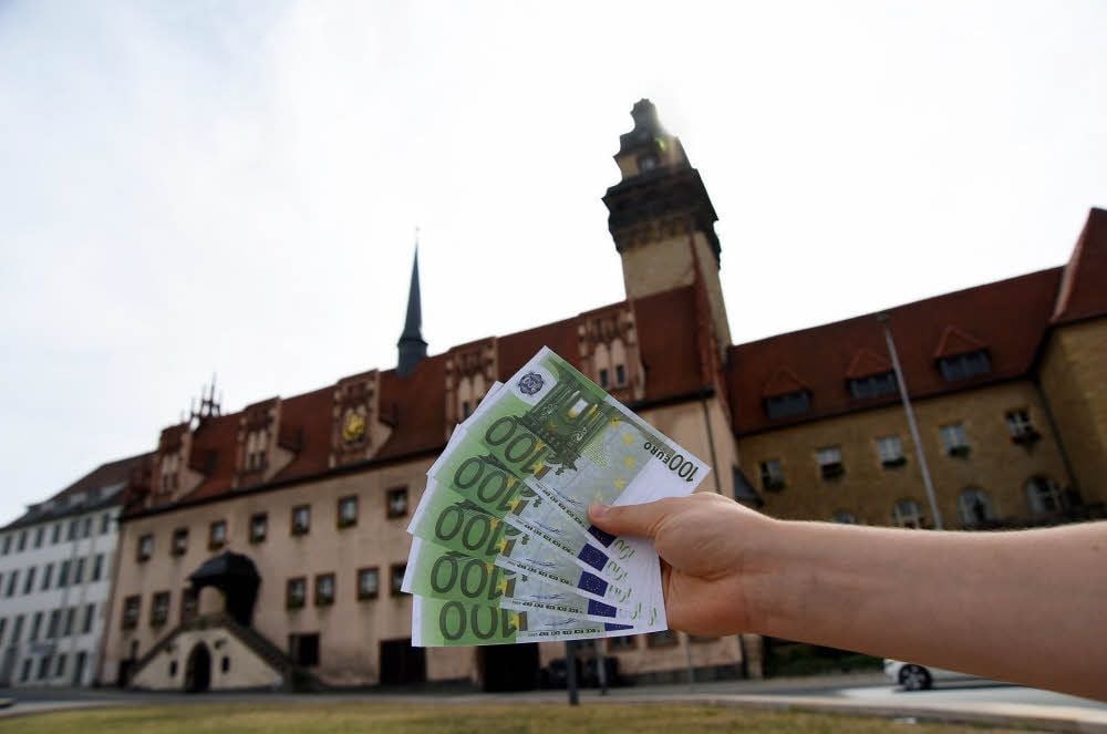 Ein paar Hunderter werden nicht reichen, um die vom Finanzamt geforderte Rückzahlung zu bewerkstelligen. 2,1 Millionen Euro muss die Stadt Zeitz nämlich an Gewerbesteuer zurückzahlen.