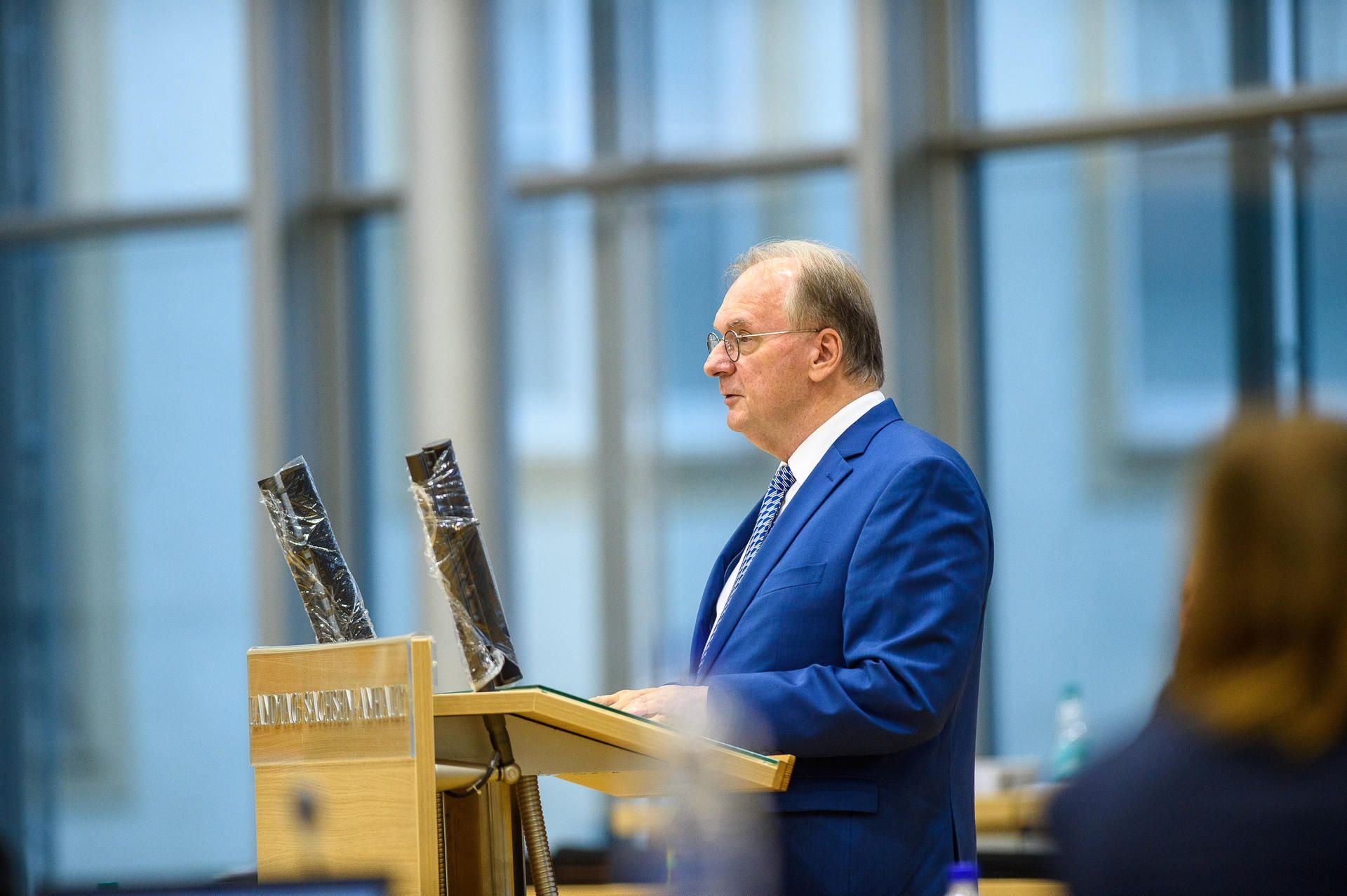 Ministerpräsident Reiner Haseloff spricht im Landtag.