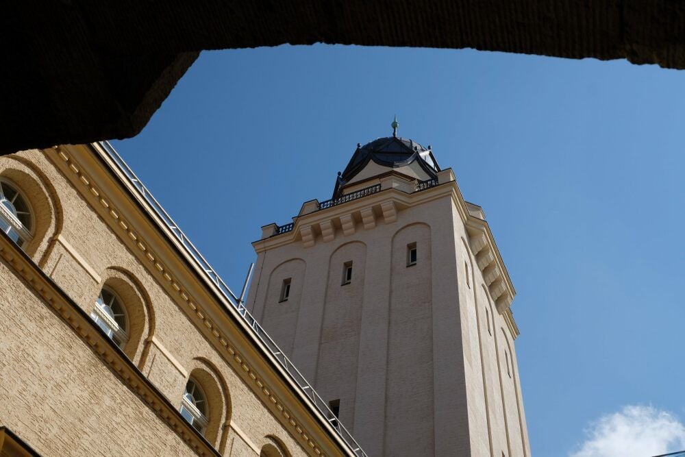 Führungen auf den Turm des Stadtbades werden angeboten.