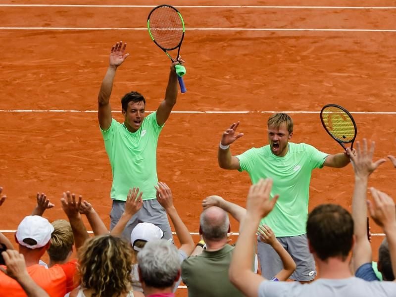 Wollen auch nach dem Doppel-Finale in Paris Grund zum Jubel haben: Kevin Krawietz (r) und Andreas Mies. Foto: Frank Molter