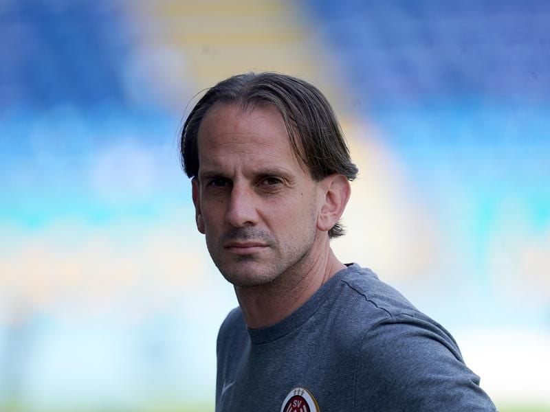 Der Wiesbadener Trainer Rüdiger Rehm. Foto: Hasan Bratic/dpa/Archivbild