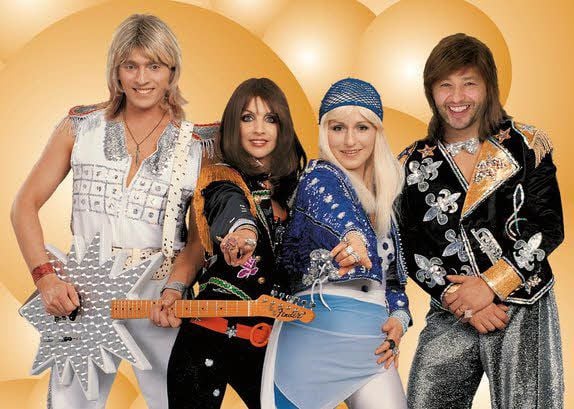 Die Revival-Band „A4u“ wird Hits von Abba spielen zum Jubiläum am Sonnabend.