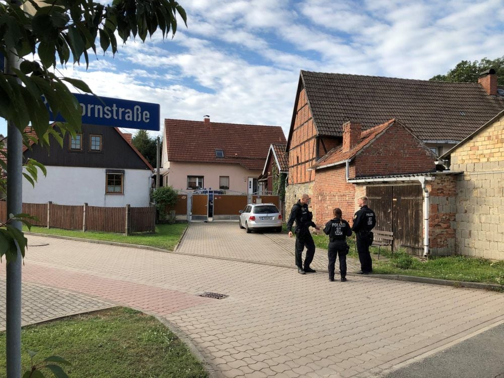 In Breitenbach durchsuchten Beamte das Elternhaus von Leonora, die sich vor vier Jahren dem IS angeschlossen hatte.