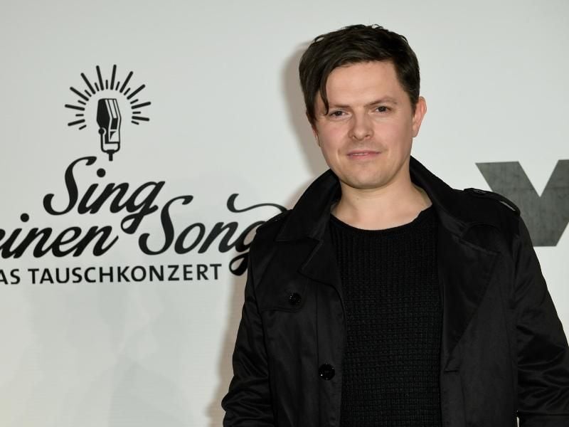 Der Musiker Michael Patrick Kelly ist Gastgeber seiner Musikerkollegen. Foto: Britta Pedersen/dpa-Zentralbild/dpa