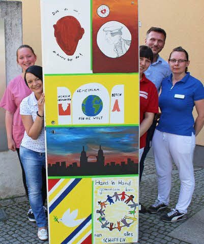 Freie Hand: So haben die Azubis vom Seniorenstift Georg Schleusner Wittenberg ihre Tür gestaltet.