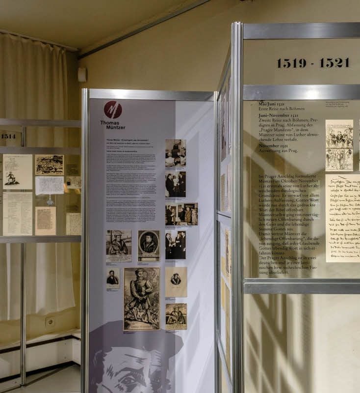Annäherung an zwei Reformatoren: Ausstellungsfragmente aus DDR-Zeiten zeigt derzeit das Wittenberger Haus der Geschichte.
