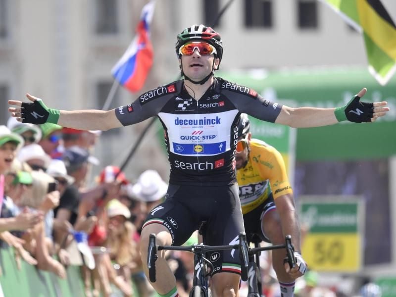 Radprofi Elia Viviani vom Team Deceuninck-Quick-Step gewinnt auch die fünfte Etappe. Foto: Gian Ehrenzeller/KEYSTONE
