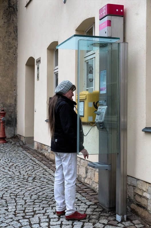Basistelefon statt Telefonzelle lautet auch in Mücheln die Devise.