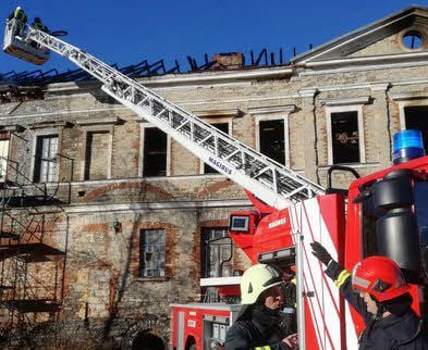 Die Hettstedter Feuerwehr hier bei einem Einsatz mit ihrer Drehleiter in Großörner.