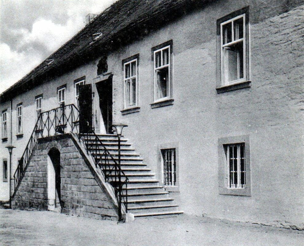 In den darauffolgenden Jahren wurde das Schloss als Landschulheim und später als Außenabteilung des Bezirkskrankenhauses genutzt.
