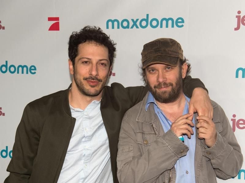 Die Schauspieler Christian Ulmen (r) und Fahri Yardim geben wieder die „Jerks”. Foto: Soeren Stache
