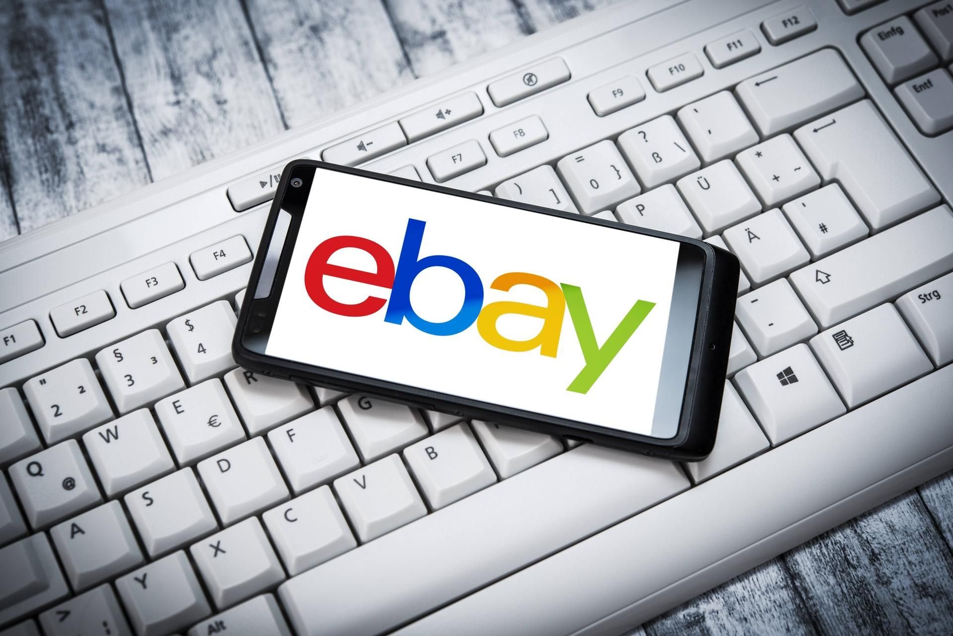 Ein Hallenser will sein Handy bei ebay-Kleinanzeigen verkaufen und wird beraubt. (Symbolfoto)