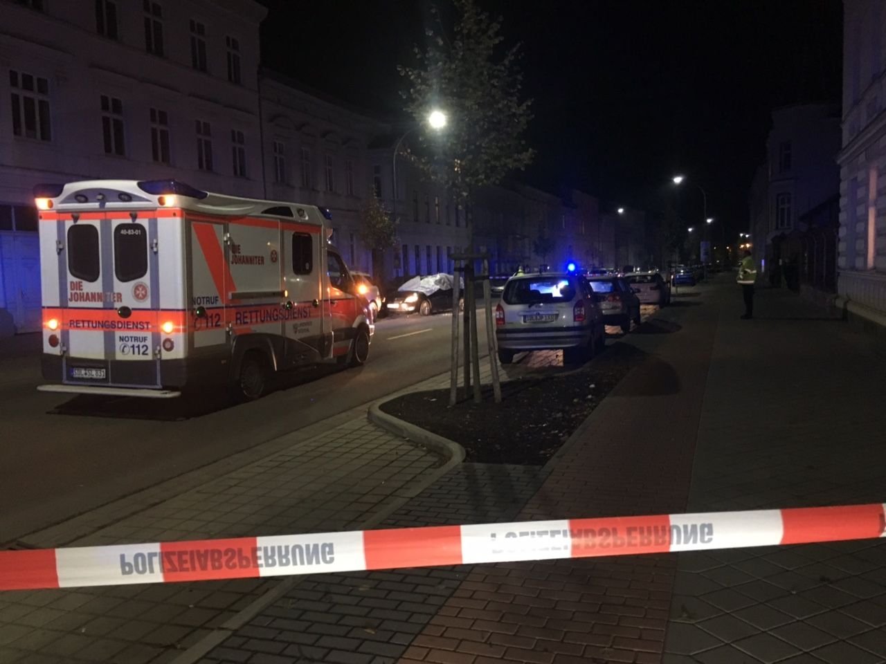 Ein Rettungswagen in der Stendaler Bahnhofsstraße