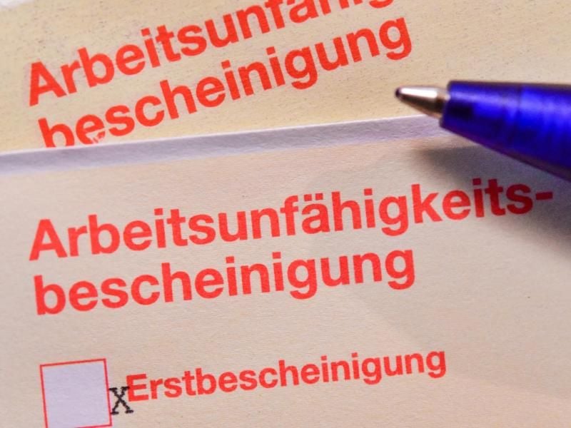 Künftig können sich Versicherte in Deutschland bis zu sieben Kalendertage per Videosprechstunde krankschreiben lassen. Foto: Patrick Pleul/zb/dpa