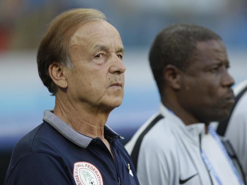 Trainer Gernot Rohr kann mit Nigeria durch das Spiel gegen Argentinien das WM-Achtelfinale erreichen. Foto: Andrew Medichini/AP