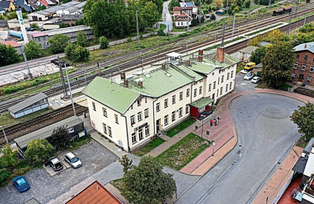 Das Bahnhofsgebäude in Röblingen am See.