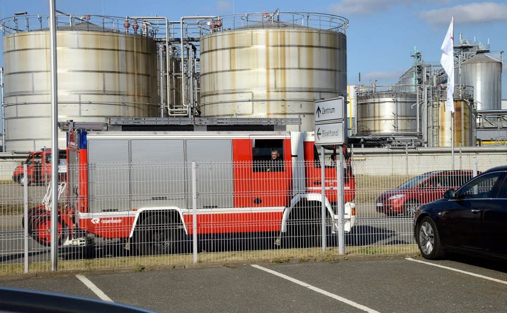 Der Brand in der Zuckerfabrik ist gelöscht. Die Feuerwehr rückt ab.
