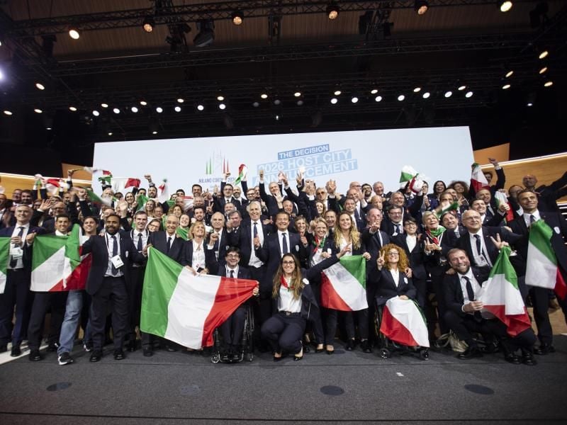 Die italienische Delegation feiert die Olympia-Vergabe nach Mailand. Foto: Xu Jinquan/POOL XHINUA