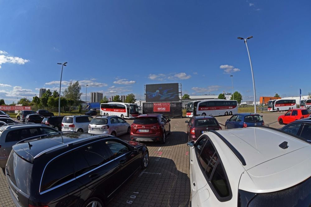 Wie hier in Aschersleben kann ab Pfingsten auch am Kelbraer Stausee Kino im Auto erlebt werden.