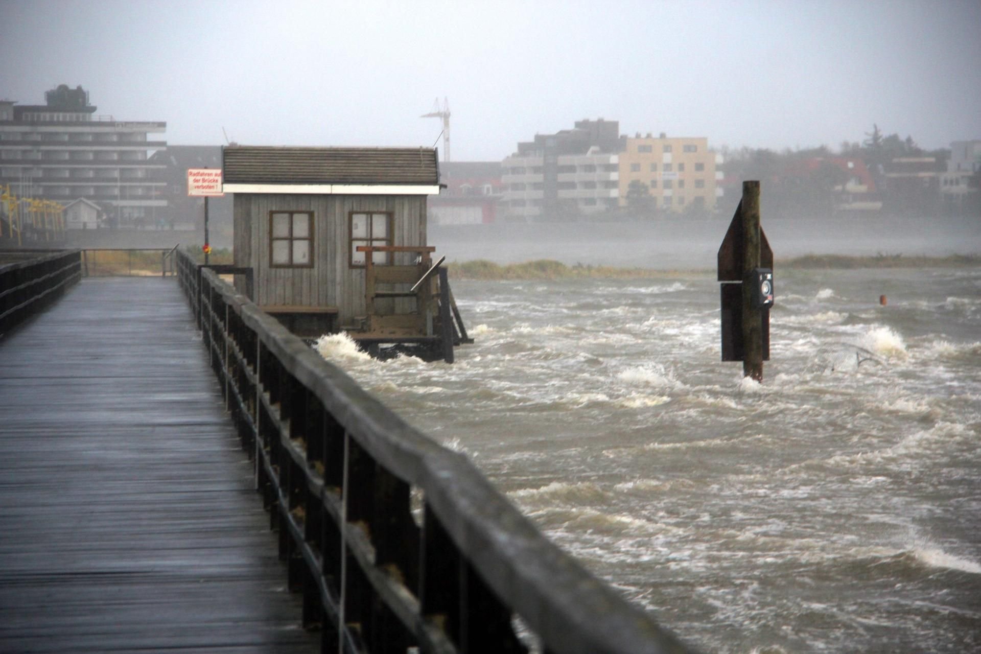 Sturmflut in St. Peter-Ording an der Nordseeküste