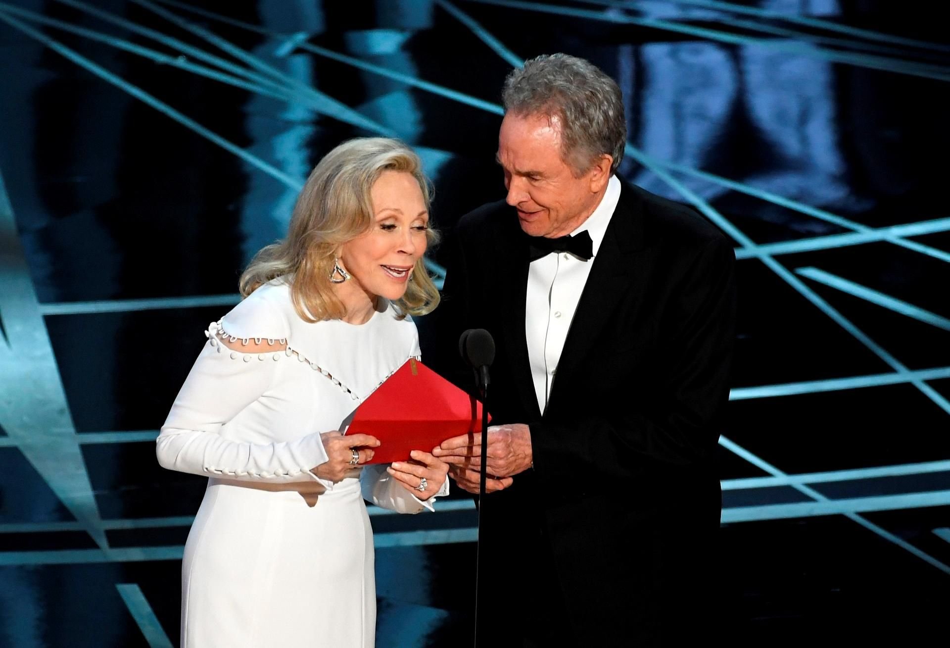 Offenbar mit dem falschen Umschlag in Händen: Die Altstars Faye Dunaway und Warren Beatty