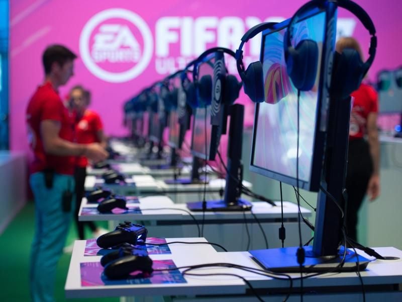 FIFA 19 auf der Gamescom 2018. Foto: Christophe Gateau/dpa