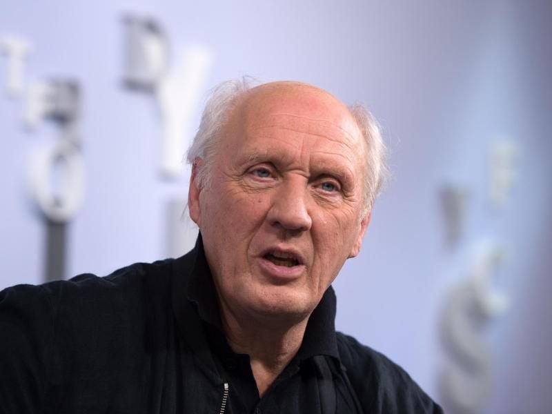 Der niederländische Sänger, Violinist, Schriftsteller, Schauspieler, Liedertexter und Liederkomponist Herman van Vee erzählt aus seinem Leben. Foto: Arno Burgi