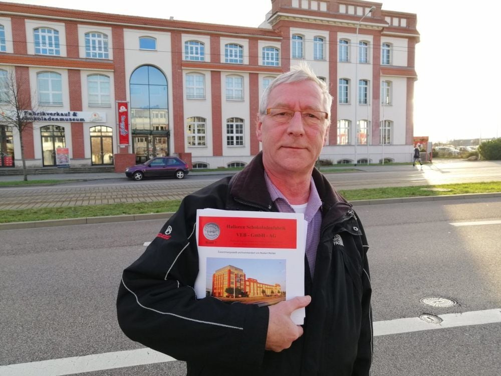 Norbert Richter hat ein Buch über die Geschichte der Halloren Schokoladenfabrik geschrieben.