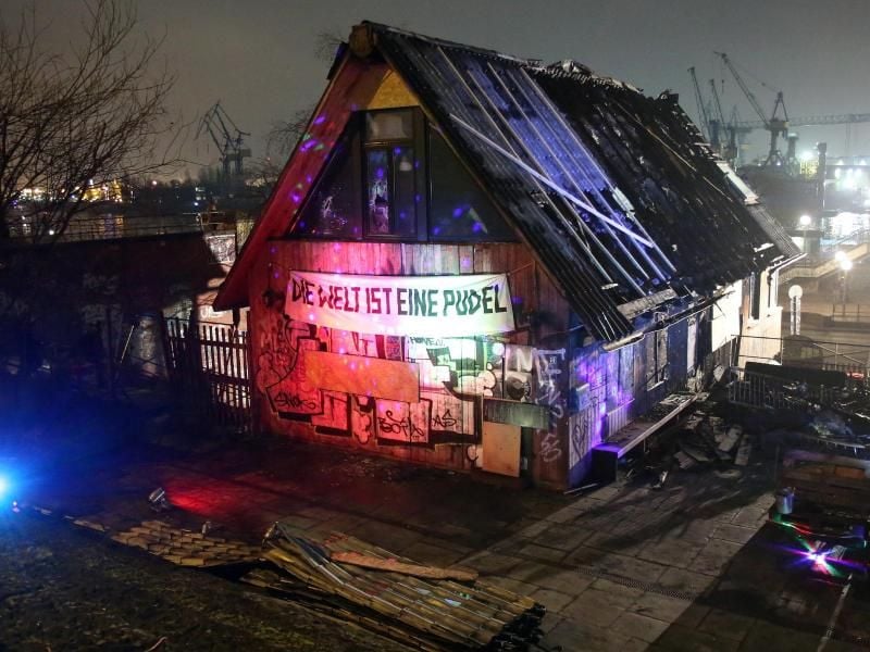 Der „Golden Pudel Club” während des Wiederaufbaus. Foto: Bodo Marks/Archiv