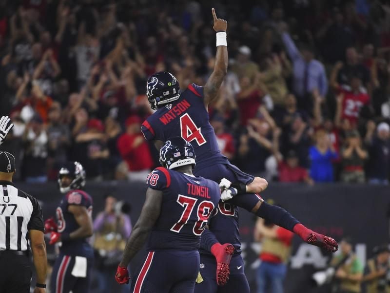 Texans-Quarterback Deshaun Watson (oben) feiert einen Touchdown. Foto: Eric Christian Smith/ AP/dpa