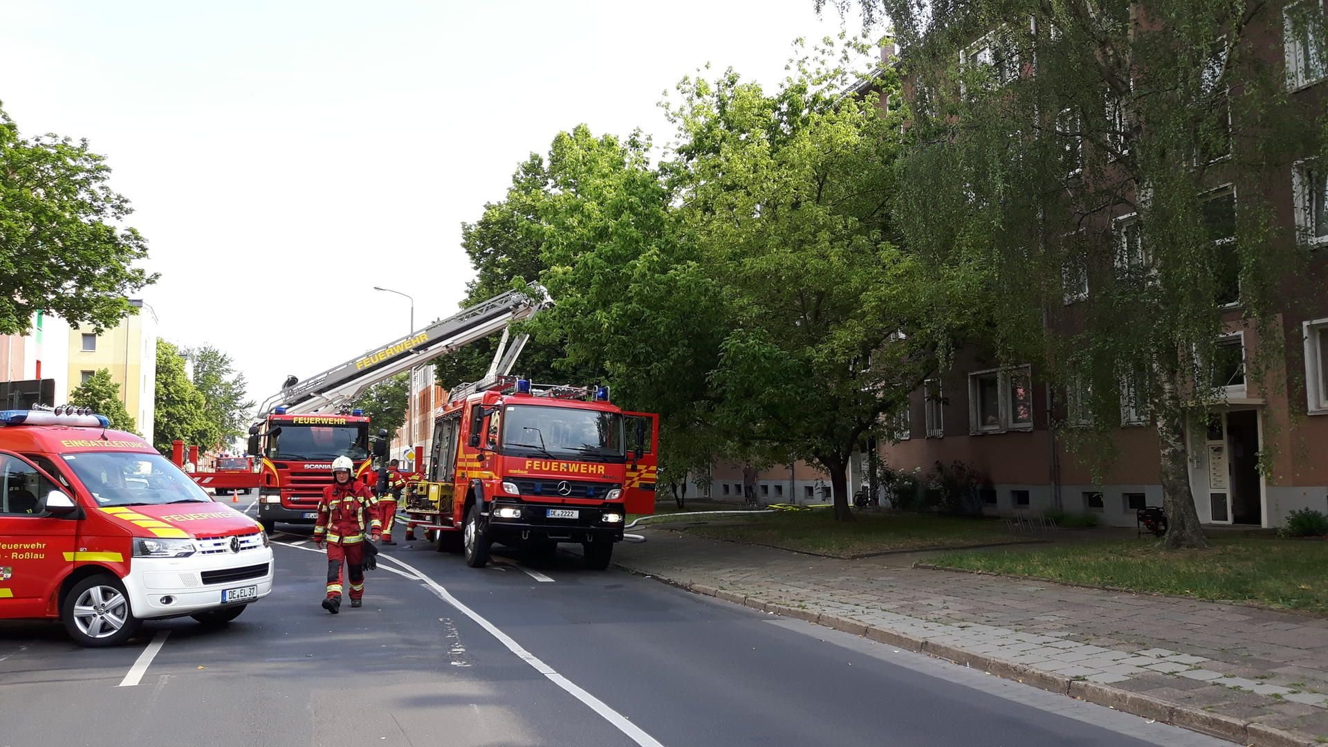 Drei Feuerwehren rückten am Samstag wegen eines Kellerbrandes in die Amalienstraße aus.