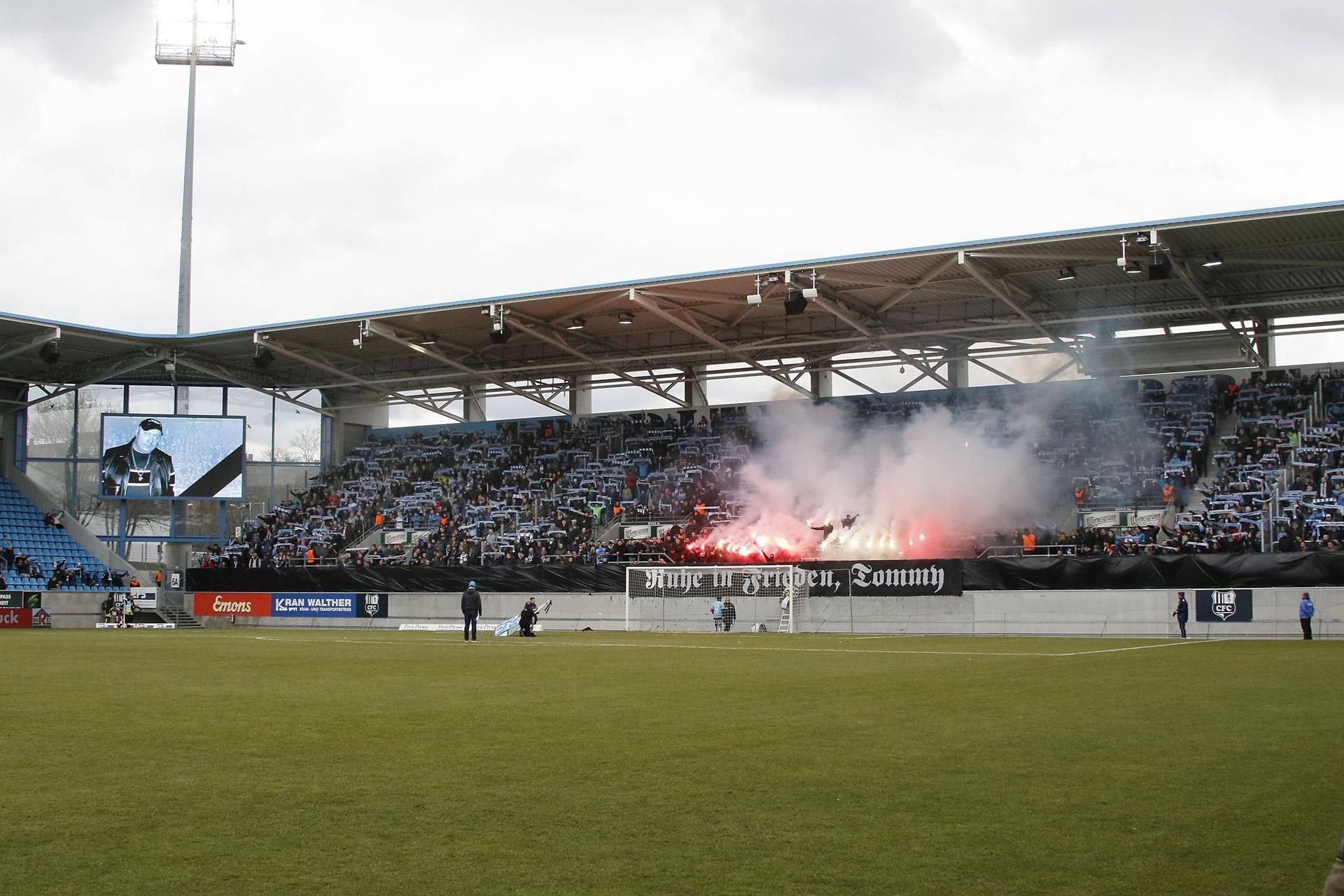 Vor dem Heimspiel am Wochenende wurde in Chemnitz einem rechtsextremen Hooligan gerdacht.