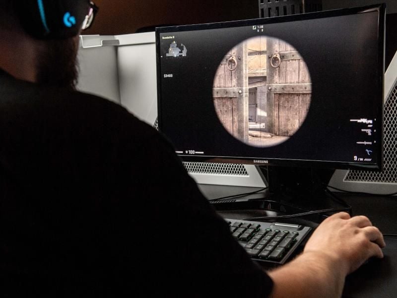 Die ESIC geht gegen Betrug in Counter-Strike vor (Symbolbild). Foto: Zacharie Scheurer/dpa-tmn/dpa