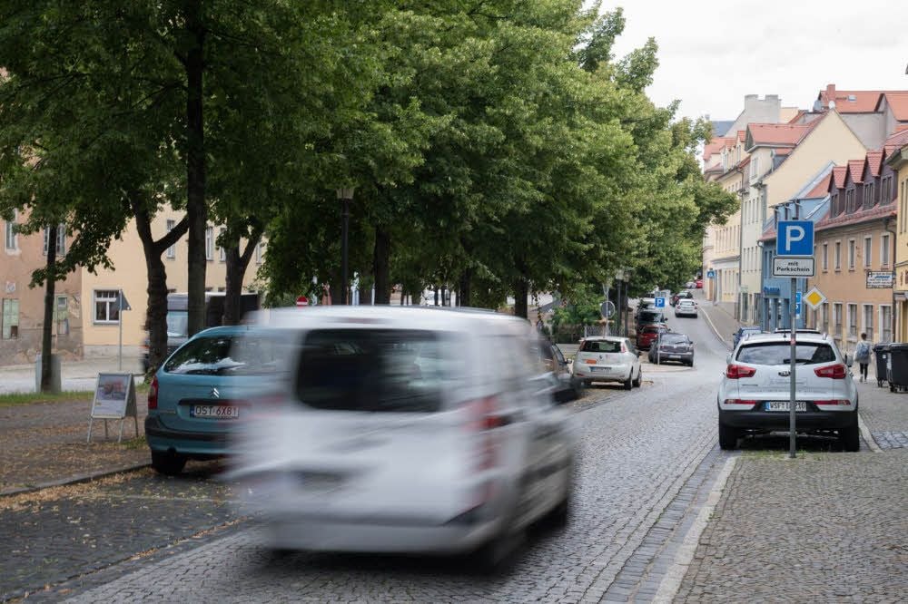 Auf dem Naumburger Lindenring heißt es ab kommender Woche Tempo 30. Die entsprechenden Schilder sollen ab Montag aufgestellt werden. Allerdings gilt die Begrenzung innerhalb einer Testphase zunächst nur drei Monate.