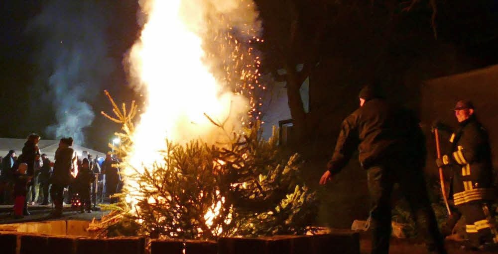 Die Dankeröder Weihnachtsbäume gehen in Flammen auf.