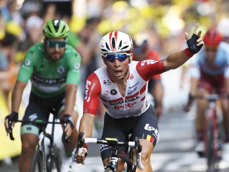 Caleb Ewan feiert seinen ersten Etappensieg bei einer Tour de France. Foto: Christophe Ena/AP
