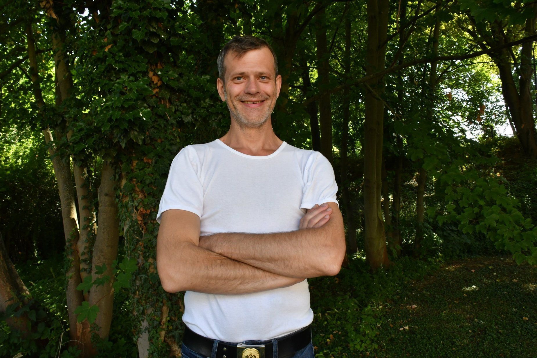 Oliver Beck entspannt im Theatergarten.