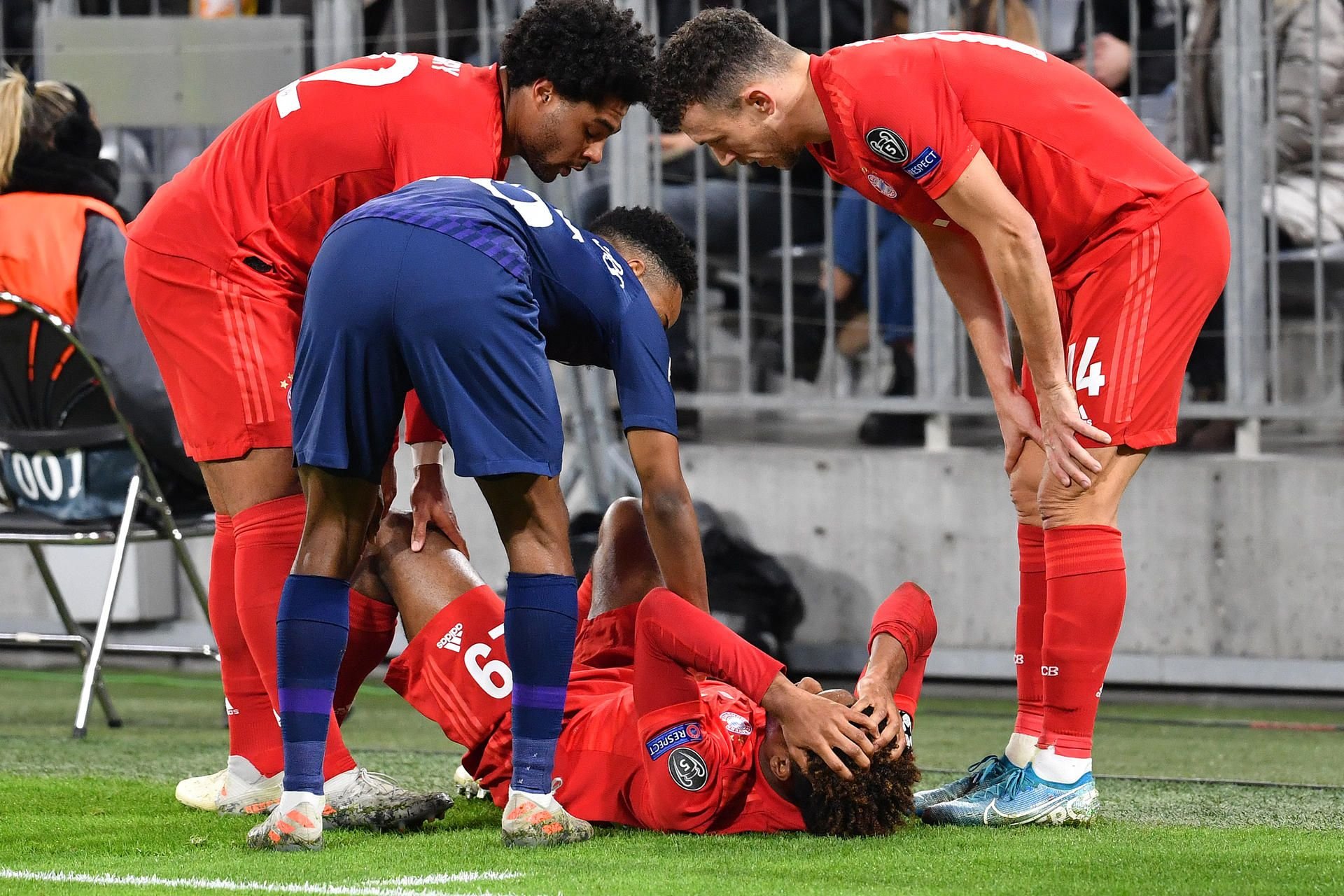 Kingsley Coman hat sich im Spiel gegen Tottenham am Mittwochabend schwer am Knie verletzt.