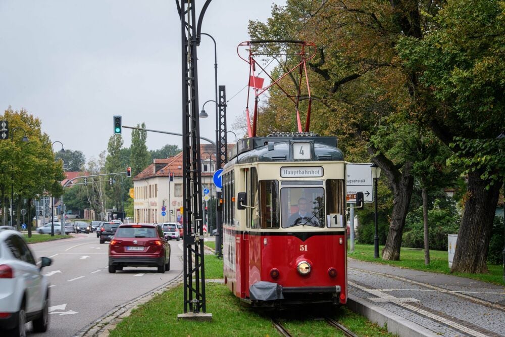 Gretchenfrage: Wird die „Ille“ nach der Erweiterung vom Salztor geradeaus fahren oder rechts in Richtung Lindenring oder Dom abbiegen?