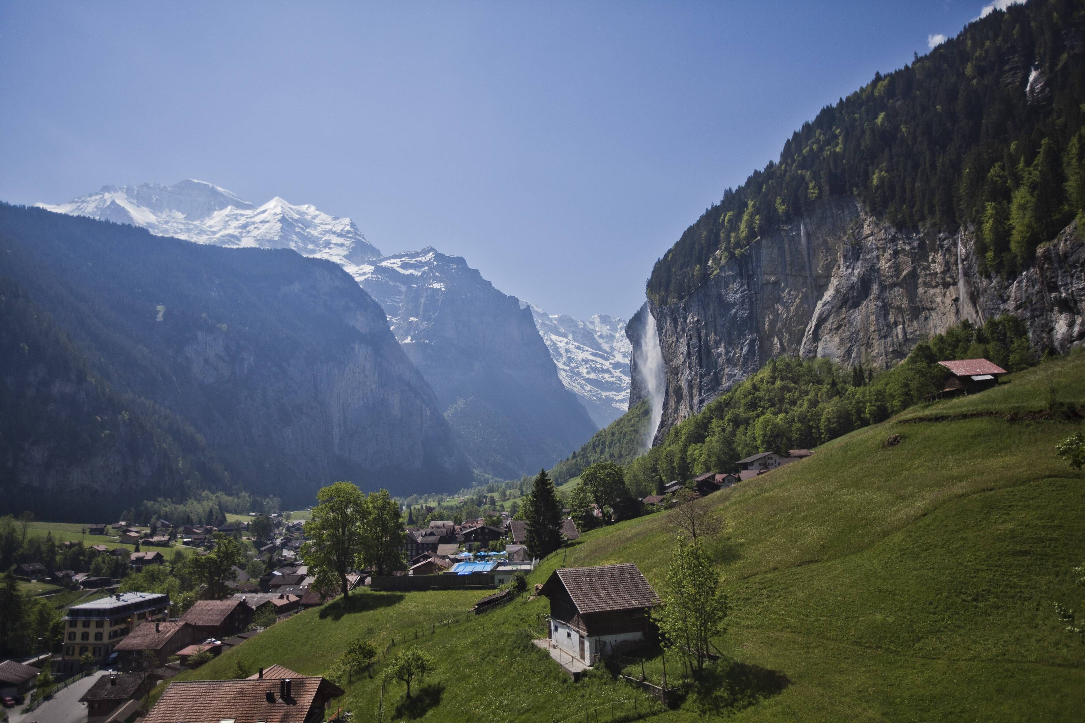Die riesigen Hänge in Lauterbrunnen, dem Schweizer „Mekka der Basejumper“, haben schon viele Leben von Extremsportlern gefordert.